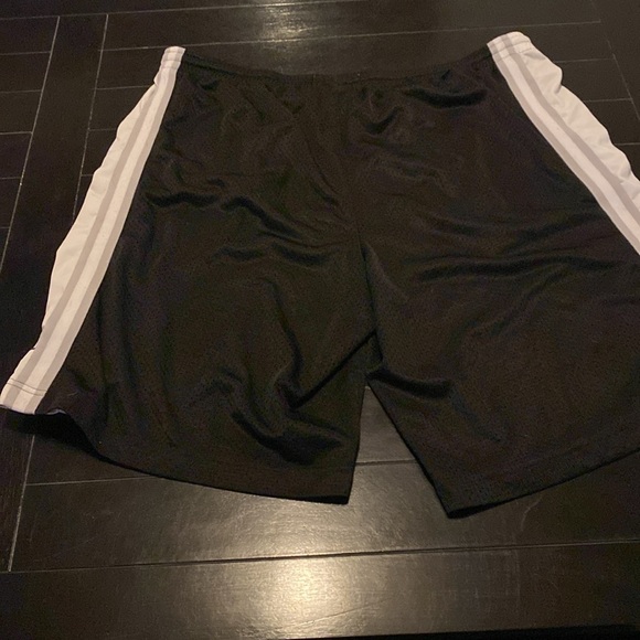 Puma Premium Performance basketball shorts, XL - Picture 4 of 4